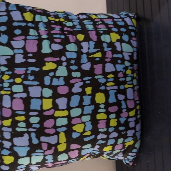 Vera Bradley Indigo Pop Throw Pillow retired pattern. - Picture 3 of 3